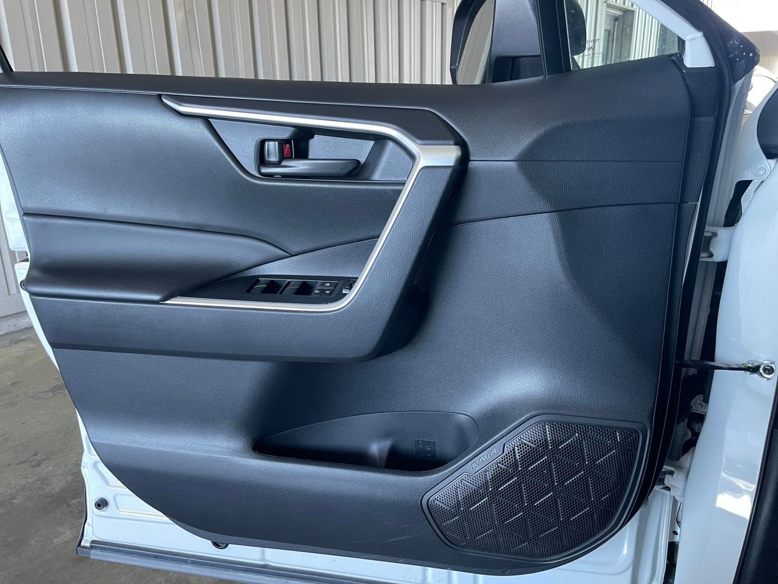 Thumbnail: 2025 Toyota RAV4 - 20