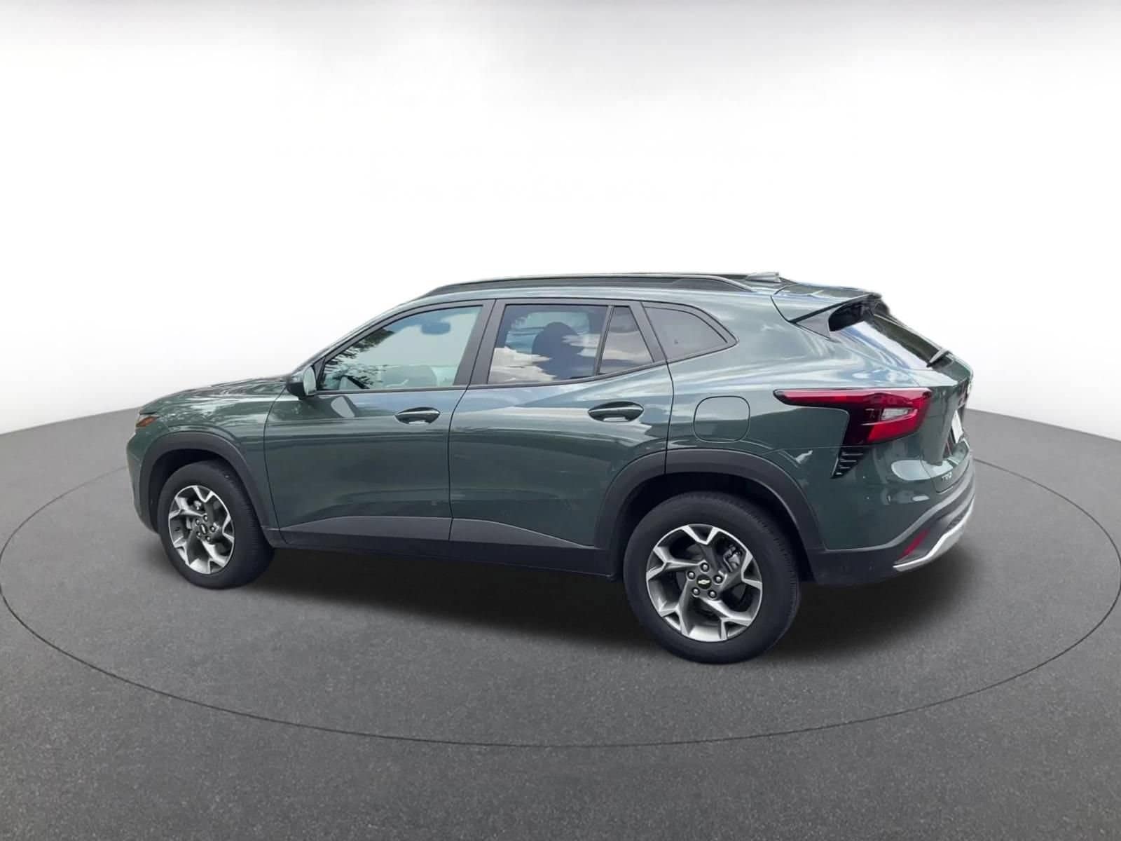 Thumbnail: 2025 Chevrolet Trax - 8