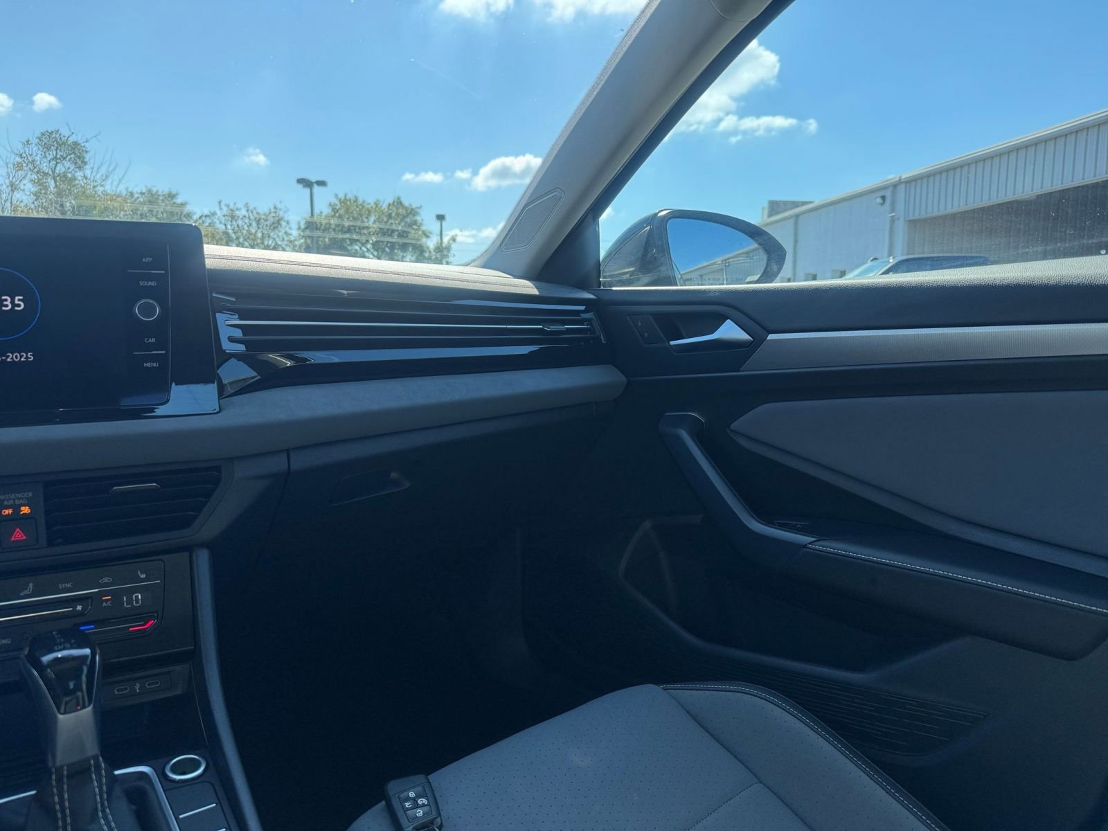 Thumbnail: 2025 Volkswagen Jetta - 34