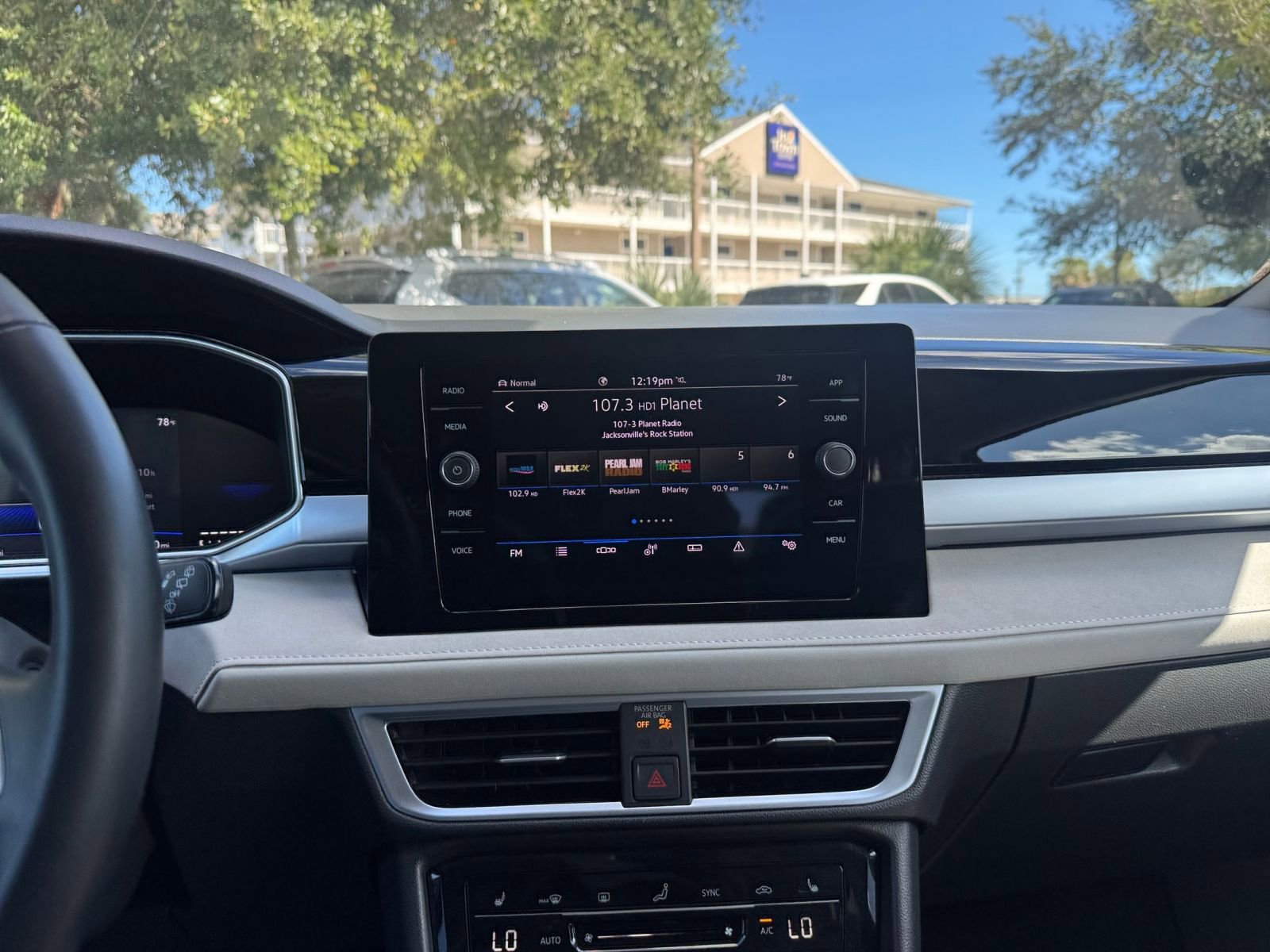 Thumbnail: 2025 Volkswagen Taos - 21