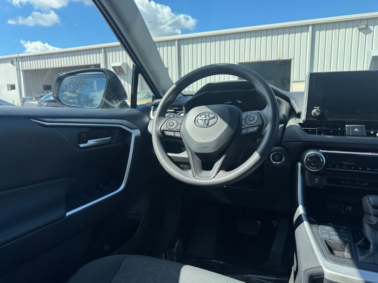 Thumbnail: 2025 Toyota RAV4 - 34