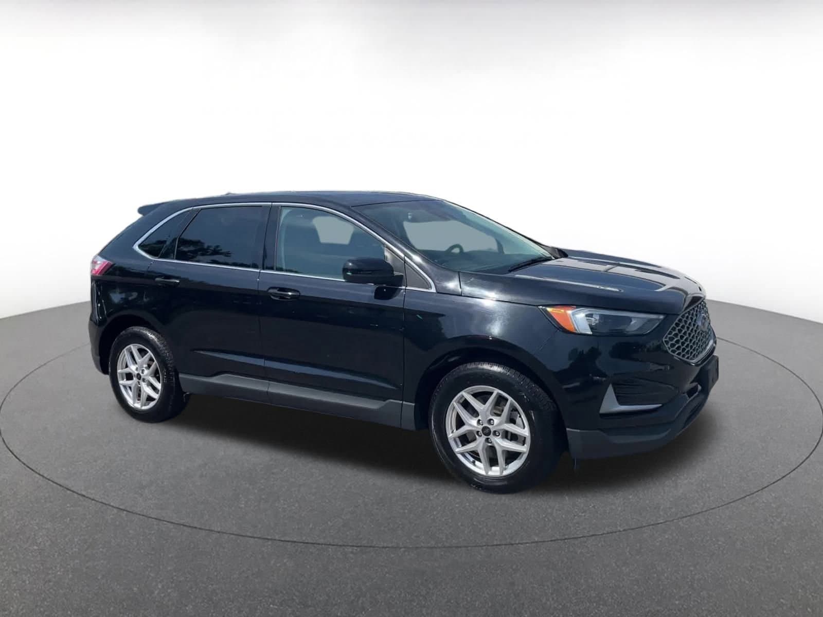 Thumbnail: 2023 Ford Edge - 2