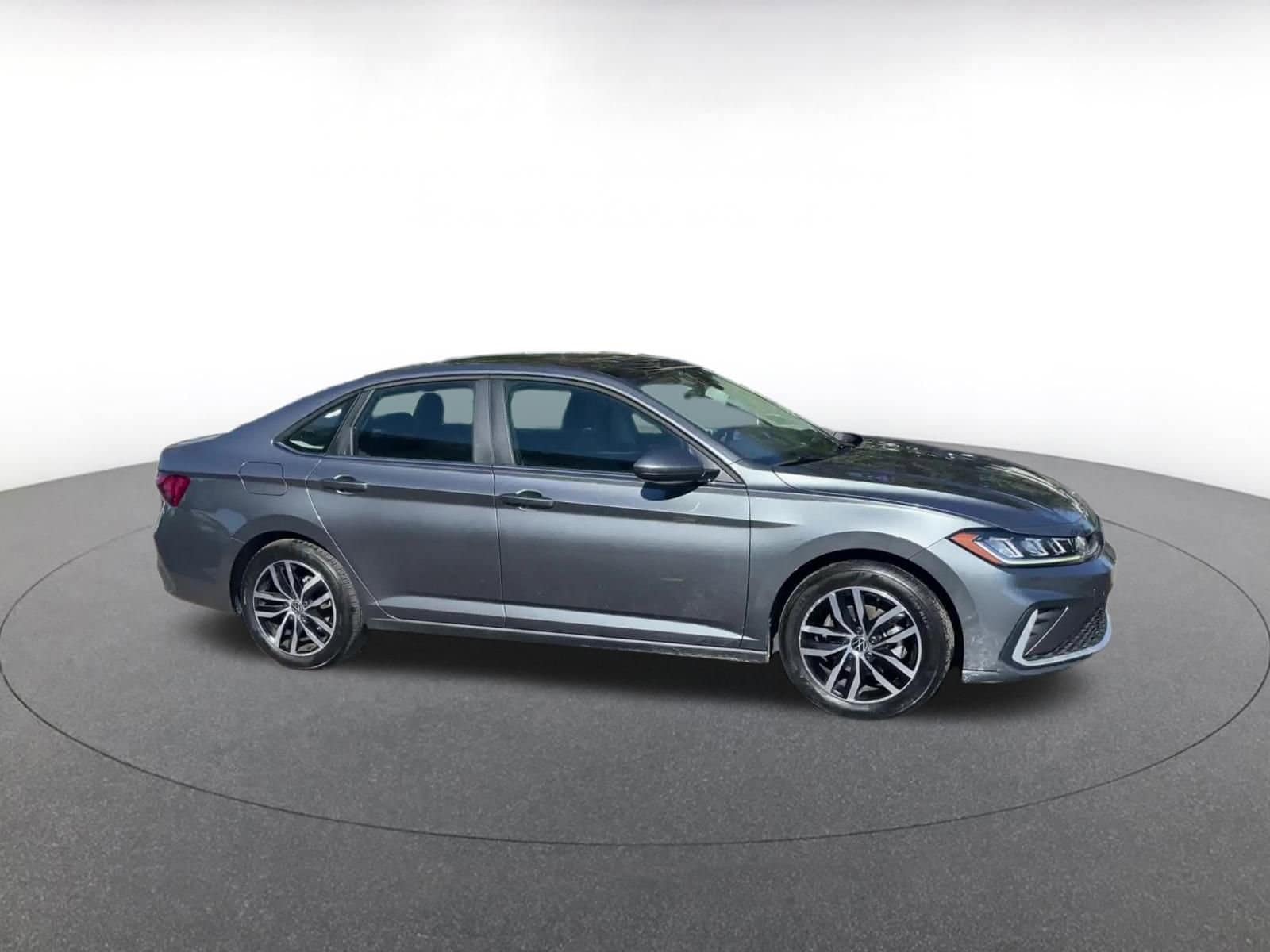 Thumbnail: 2025 Volkswagen Jetta - 1