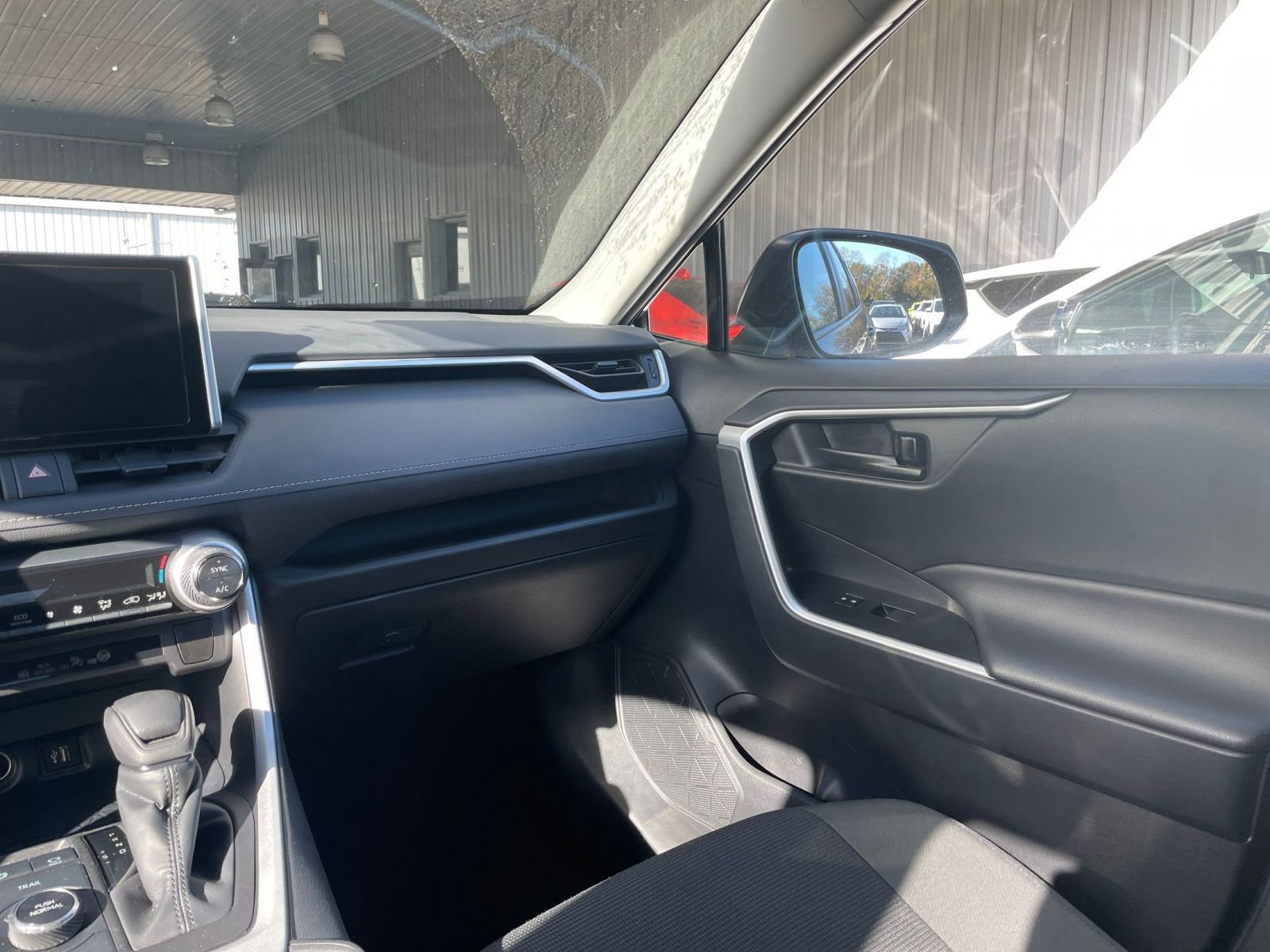 Thumbnail: 2025 Toyota RAV4 - 34