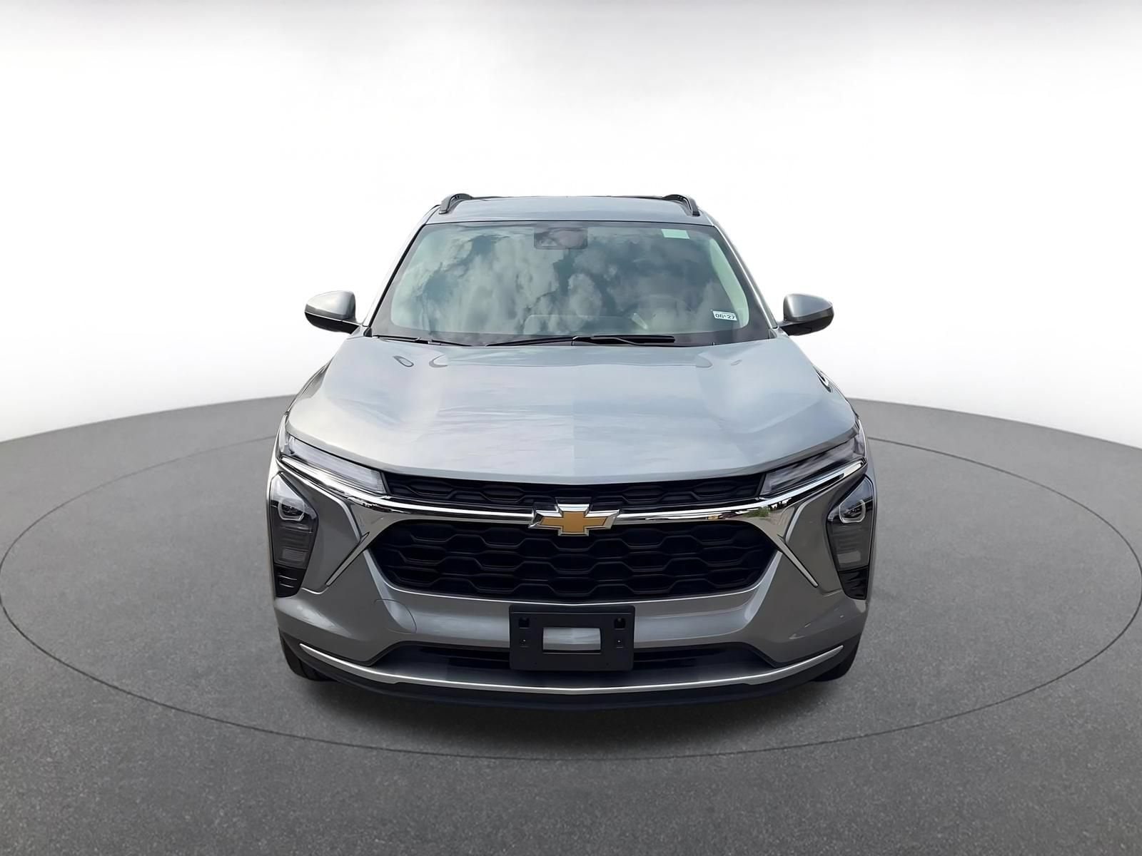 Thumbnail: 2025 Chevrolet Trax - 3