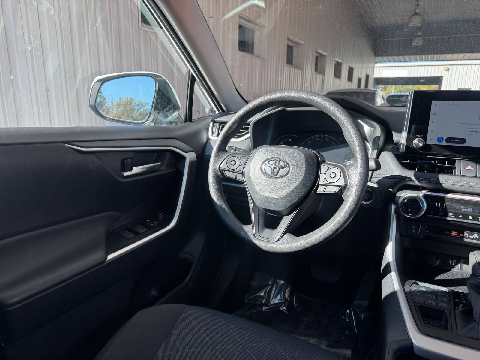 Thumbnail: 2025 Toyota RAV4 - 32