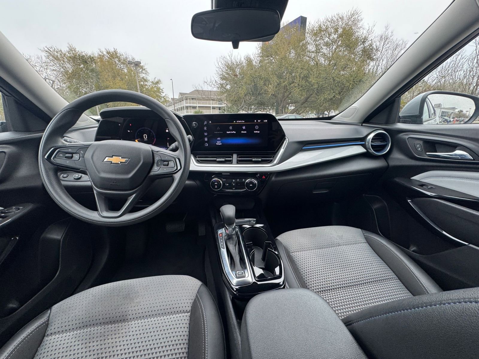 Thumbnail: 2025 Chevrolet Trax - 32