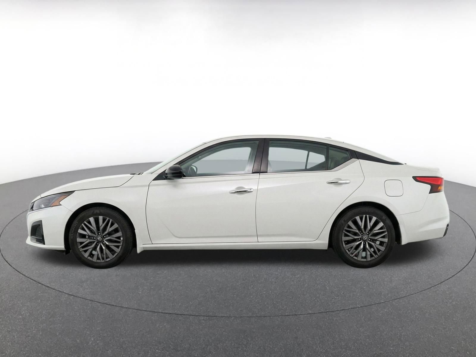 Thumbnail: 2025 Nissan Altima - 4
