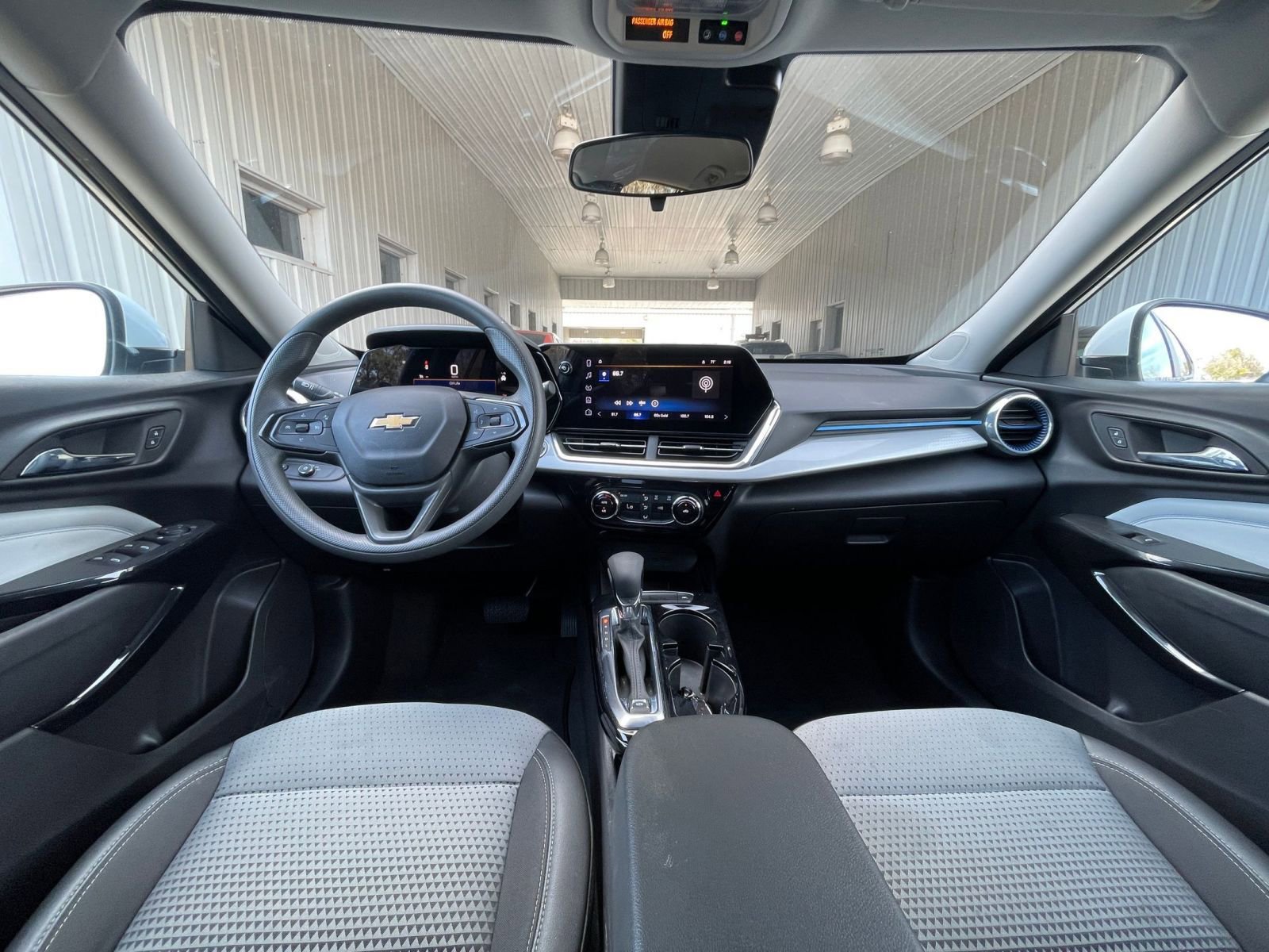 Thumbnail: 2025 Chevrolet Trax - 32