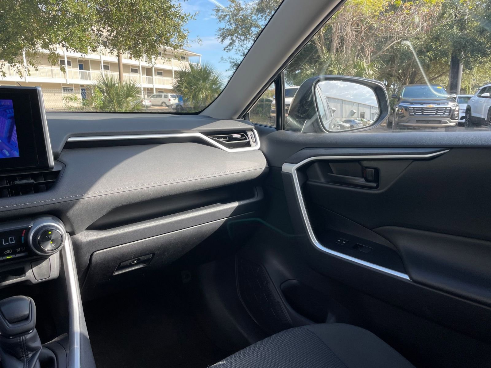 Thumbnail: 2025 Toyota RAV4 - 34