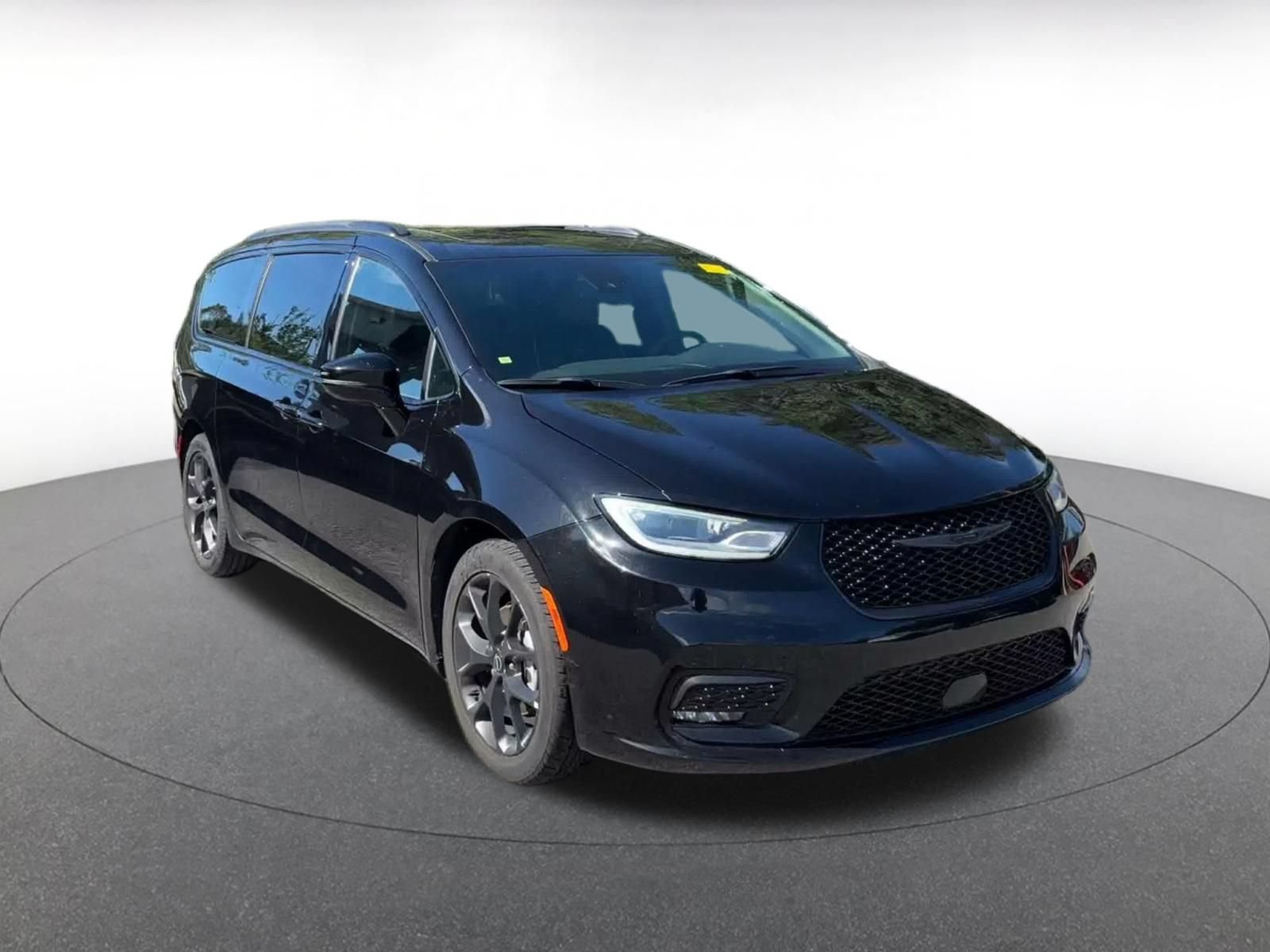 Thumbnail: 2025 Chrysler Pacifica - 2