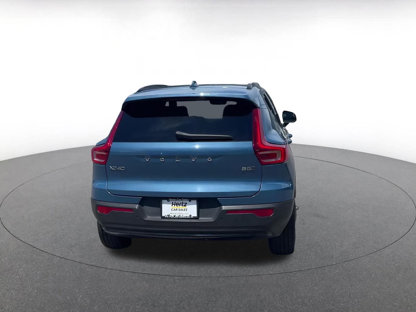 Thumbnail: 2024 Volvo XC40 - 12