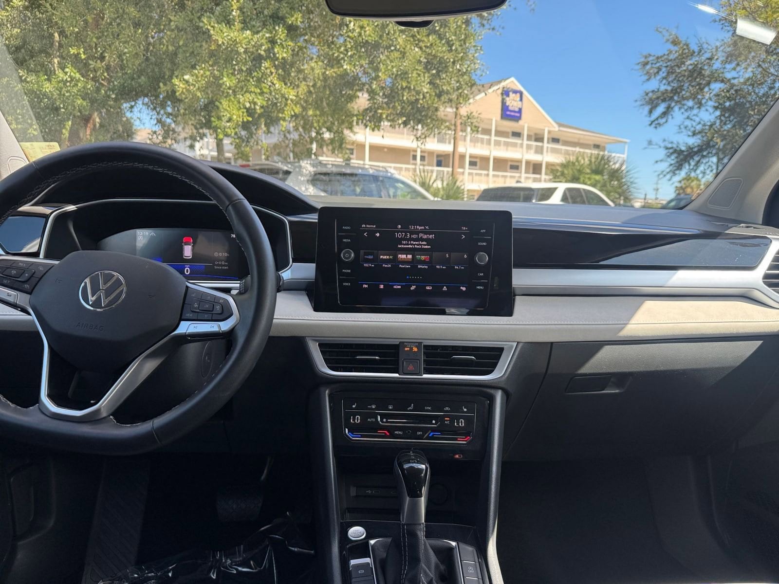 Thumbnail: 2025 Volkswagen Taos - 18