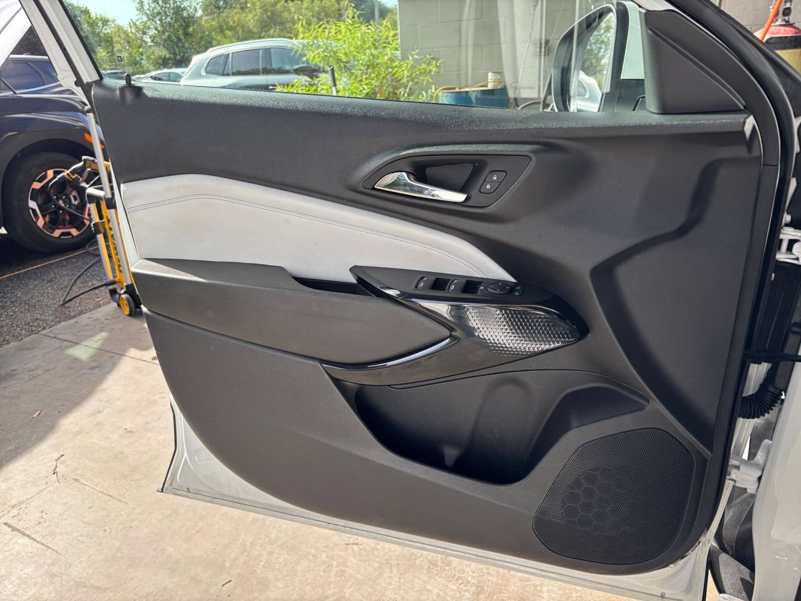 Thumbnail: 2025 Chevrolet Trax - 18