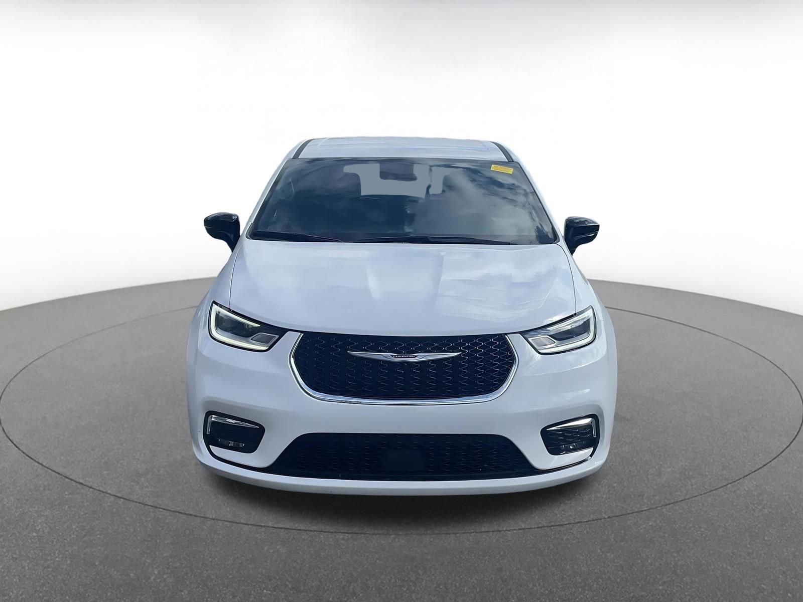 Thumbnail: 2025 Chrysler Pacifica - 3