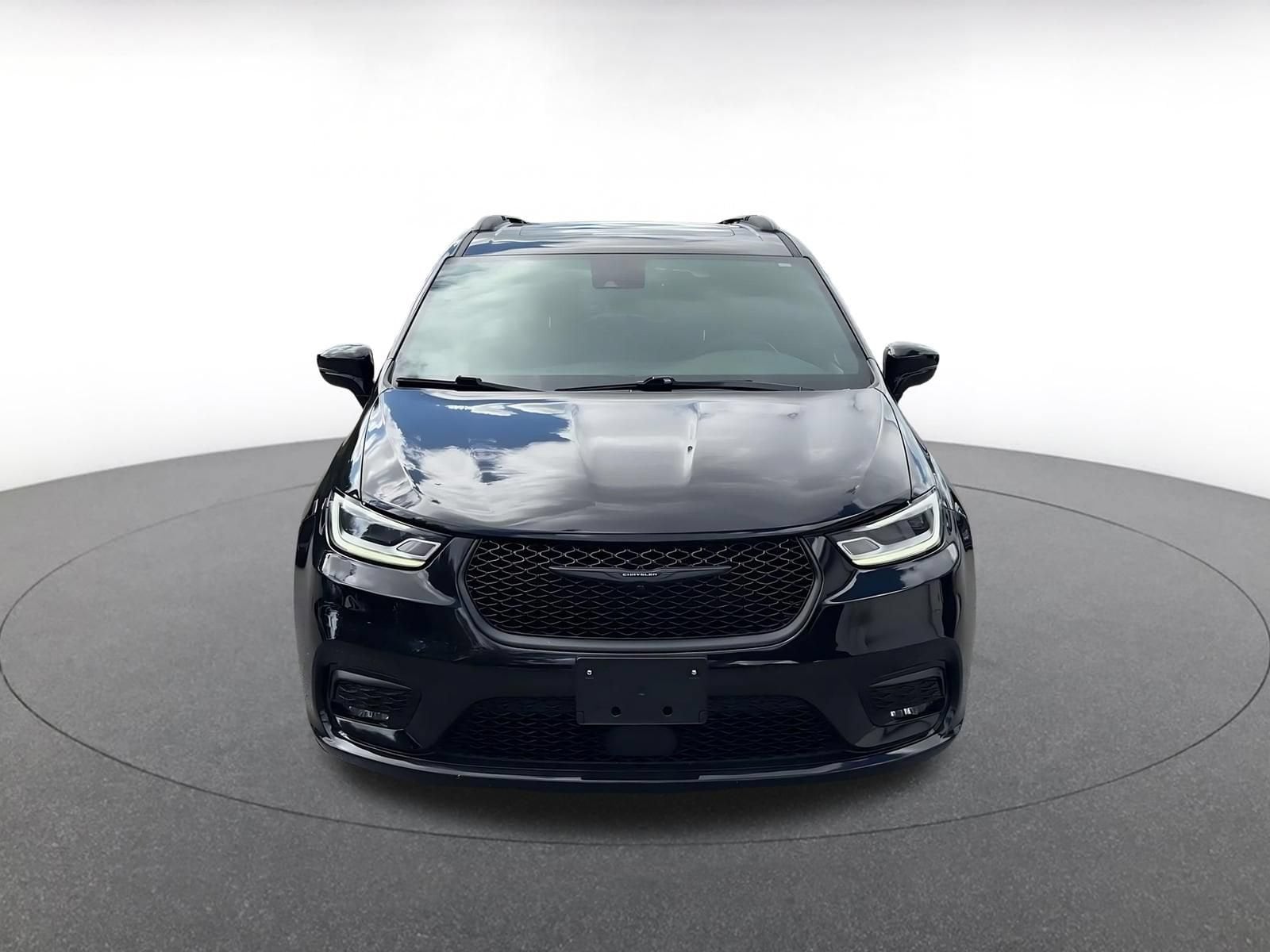 Thumbnail: 2025 Chrysler Pacifica - 3