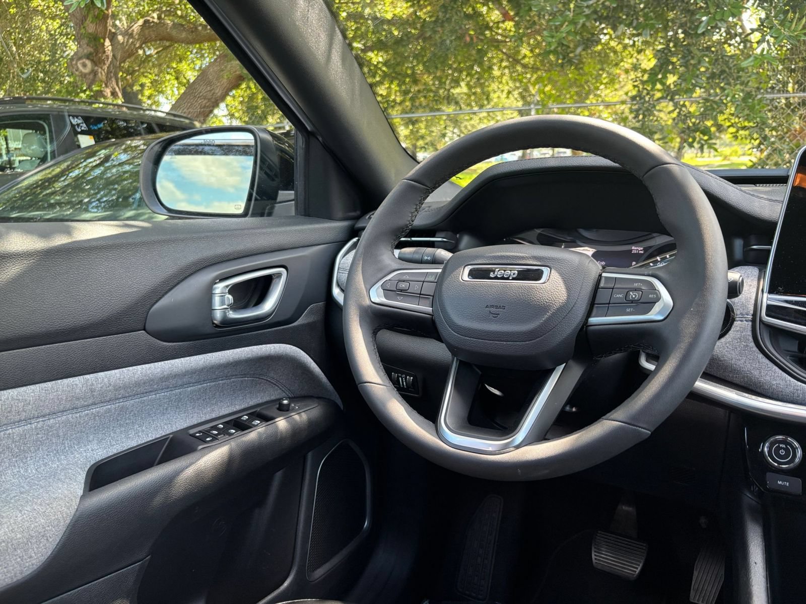Thumbnail: 2025 Jeep Compass - 34