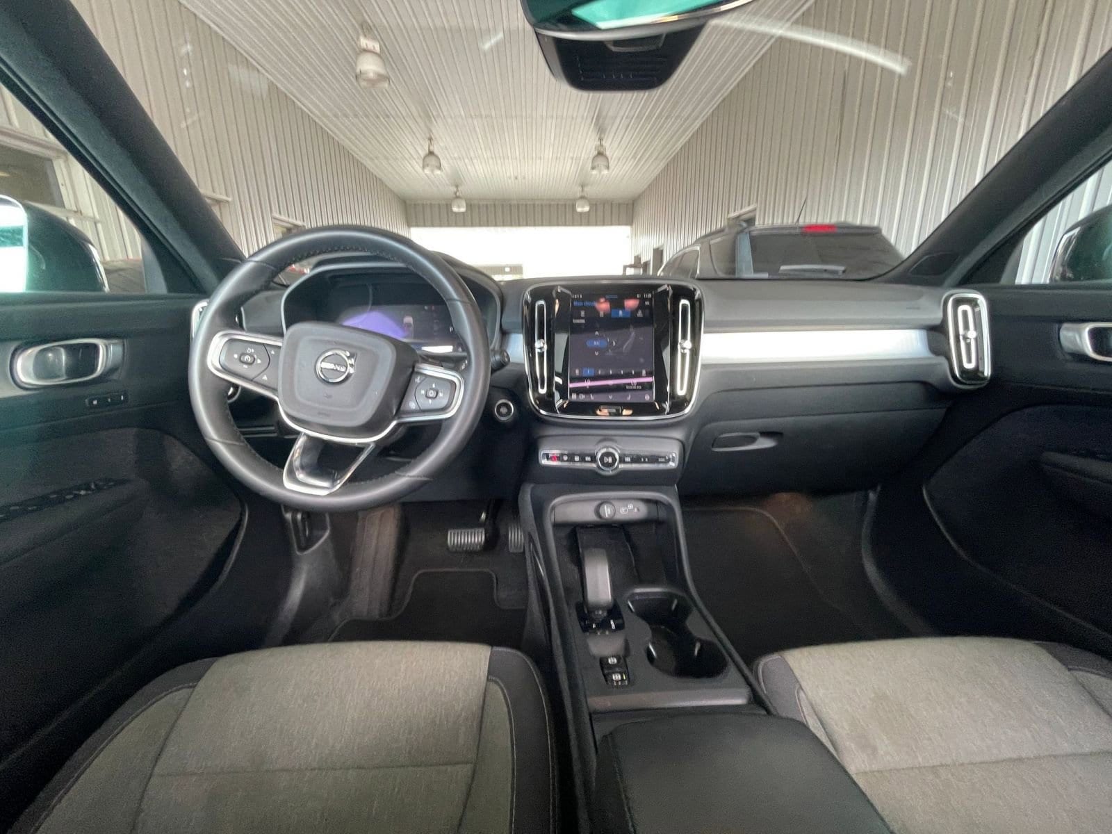 Thumbnail: 2024 Volvo XC40 - 31