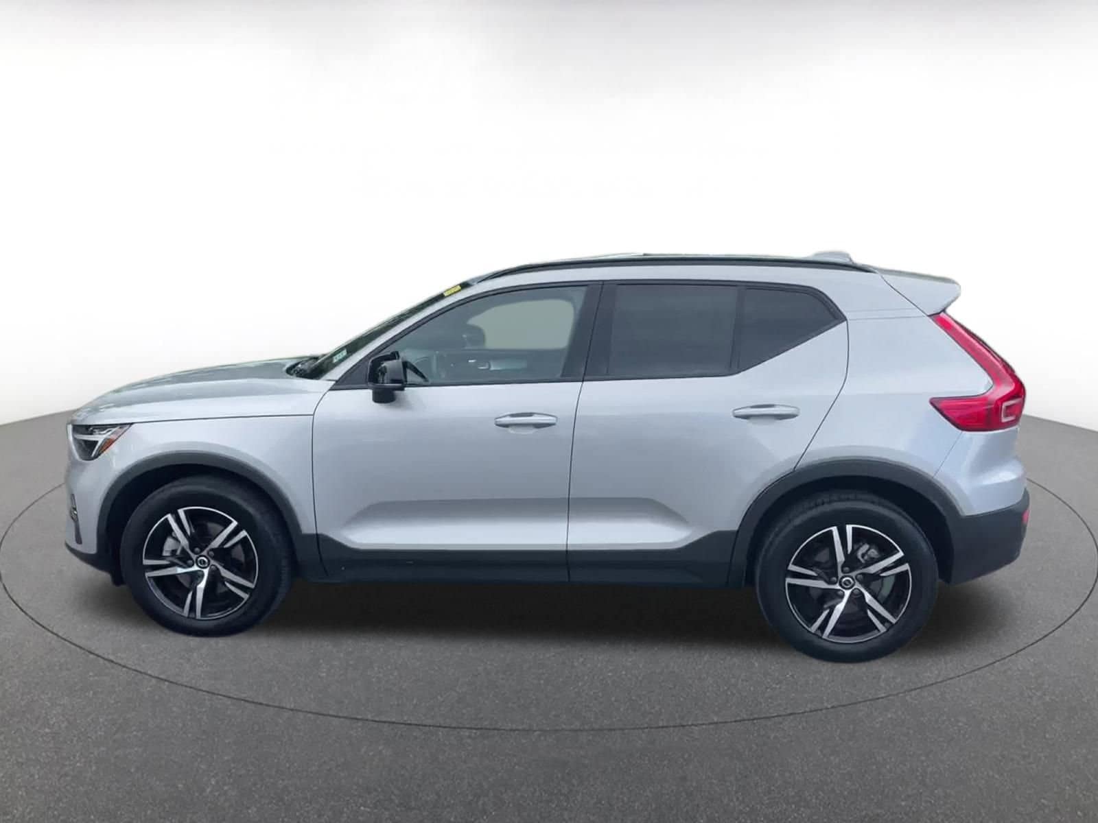 Thumbnail: 2024 Volvo XC40 - 9