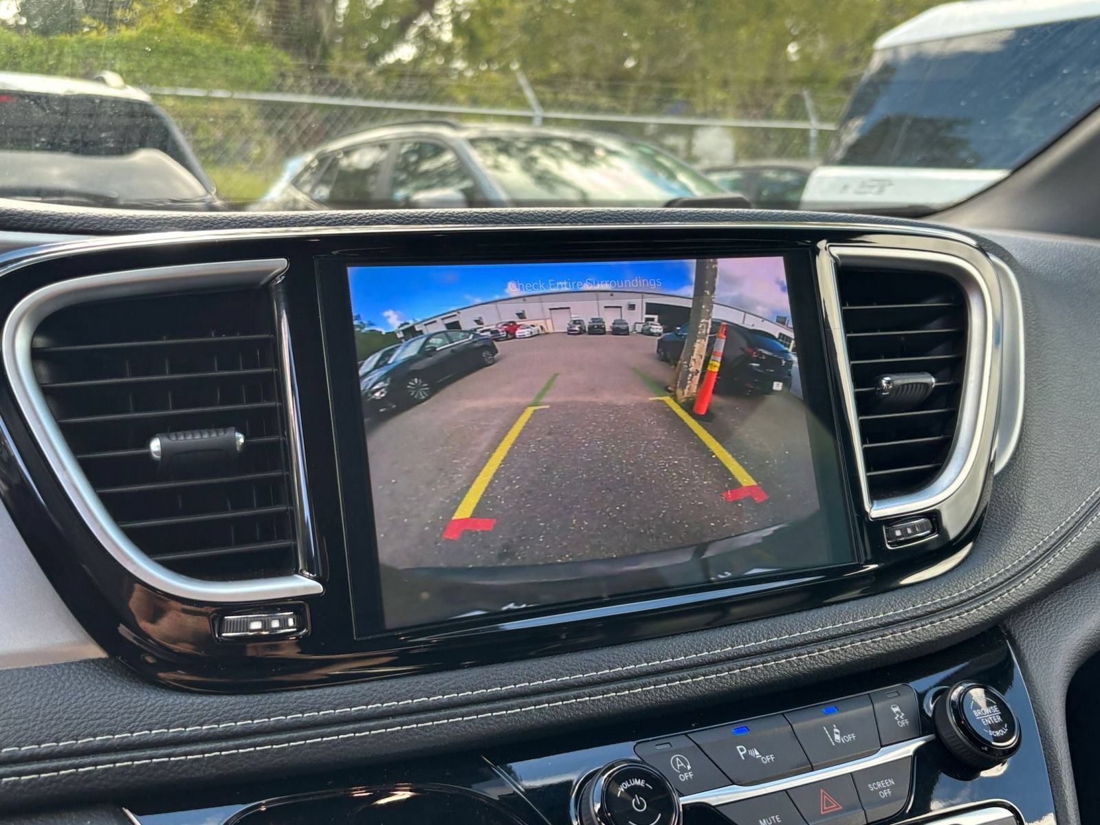 Thumbnail: 2025 Chrysler Pacifica - 22