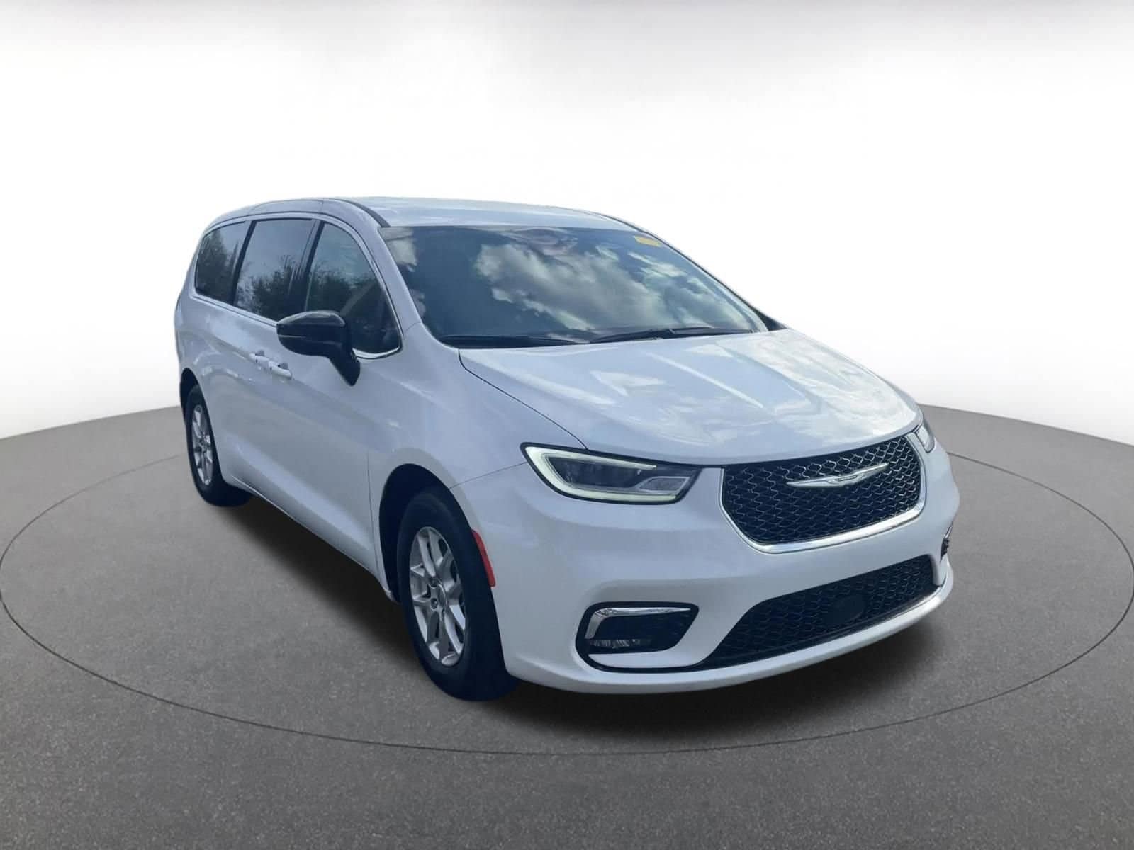 Thumbnail: 2025 Chrysler Pacifica - 2