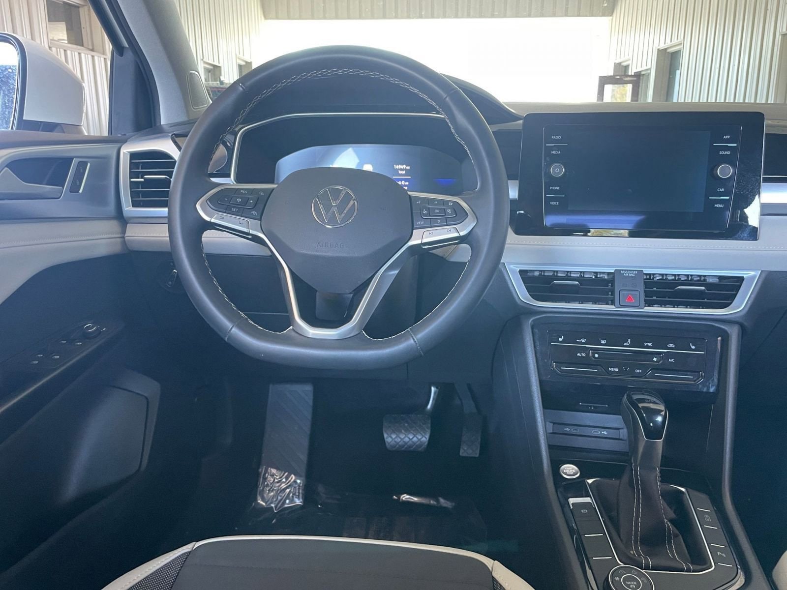 Thumbnail: 2025 Volkswagen Taos - 32