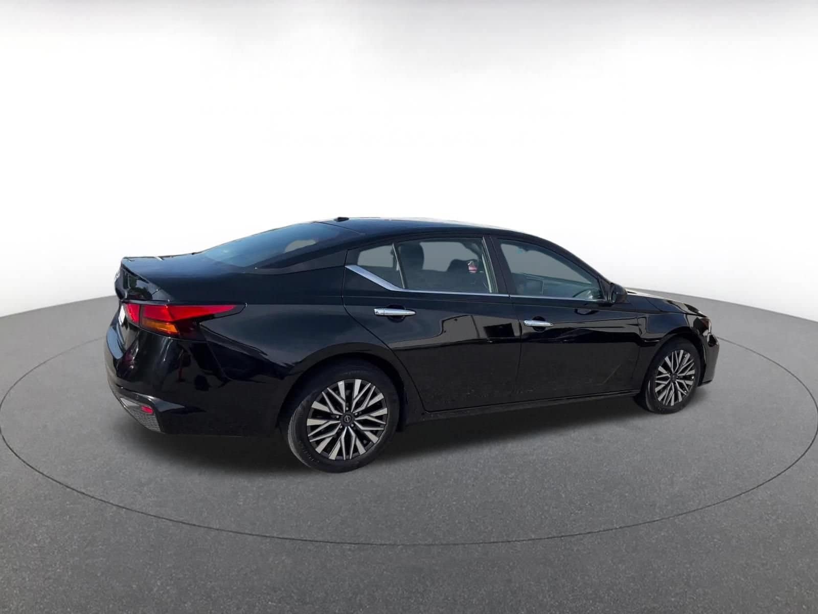 Thumbnail: 2025 Nissan Altima - 11