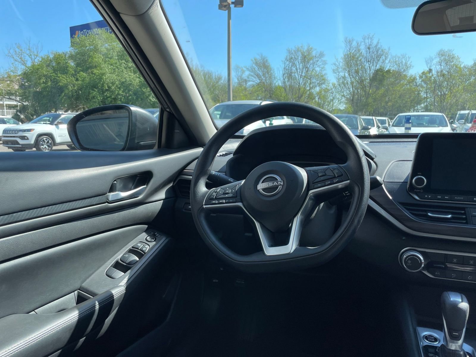 Thumbnail: 2025 Nissan Altima - 33