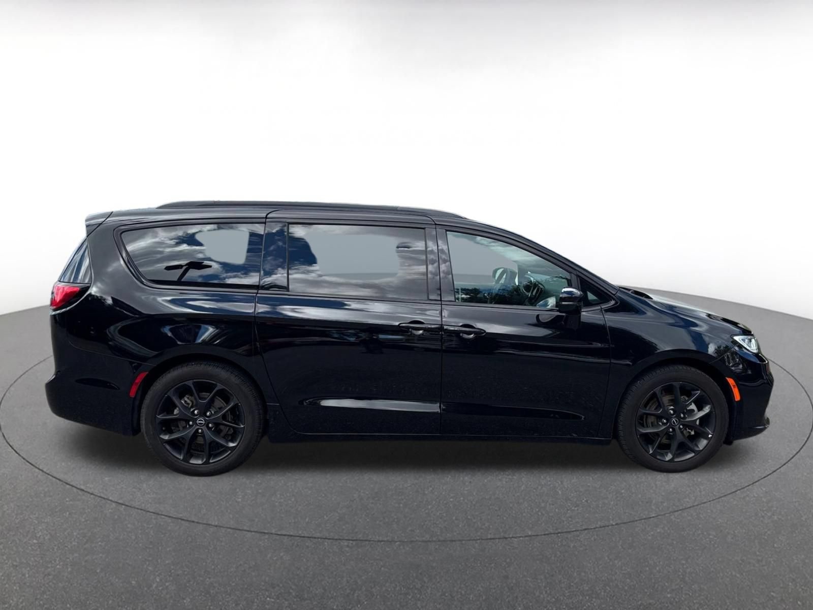 Thumbnail: 2025 Chrysler Pacifica - 12