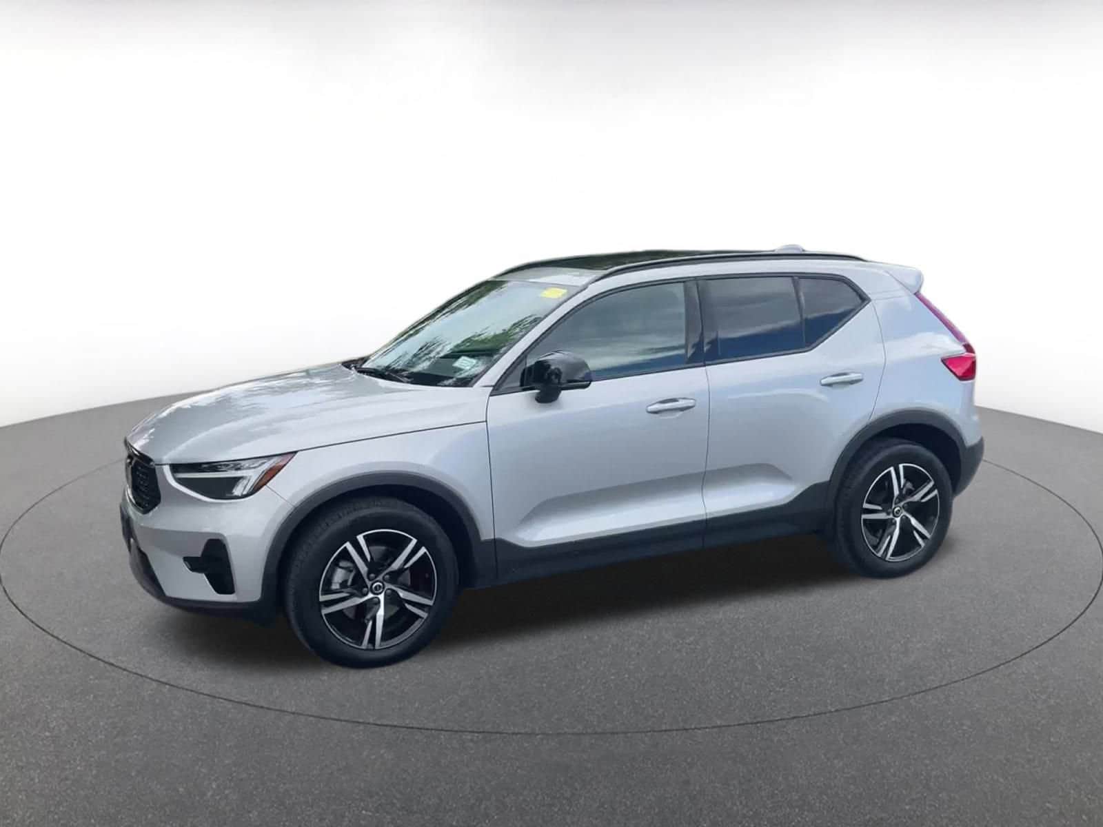 Thumbnail: 2024 Volvo XC40 - 7