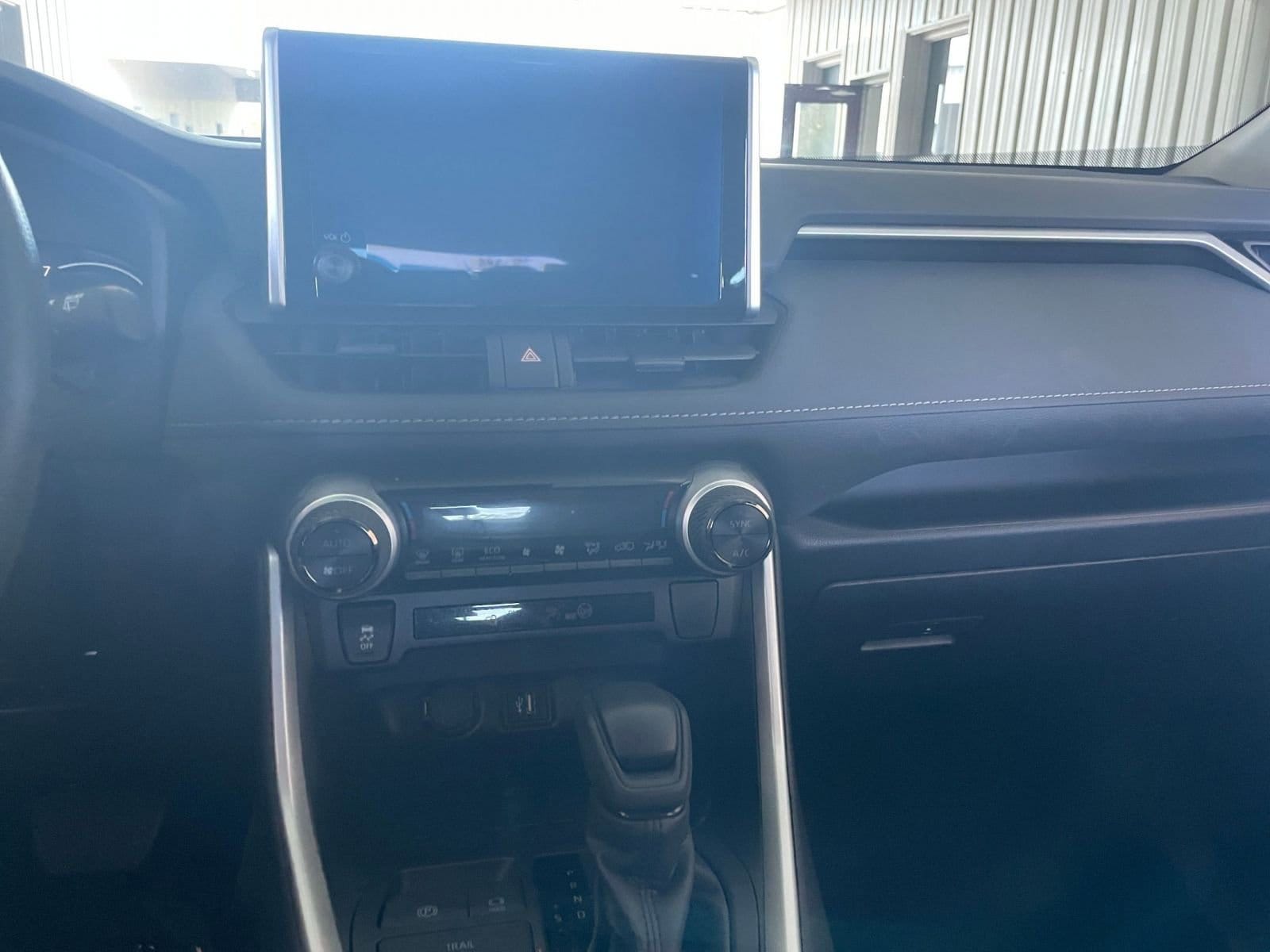 Thumbnail: 2025 Toyota RAV4 - 18