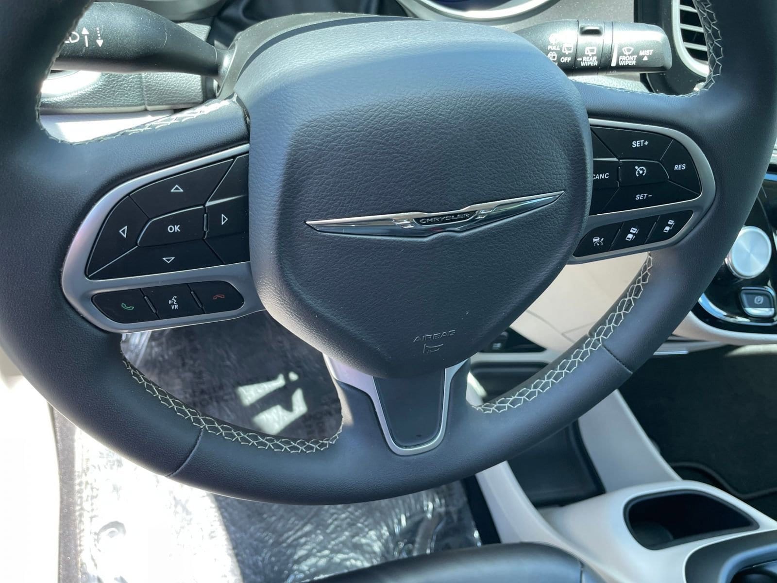 Thumbnail: 2023 Chrysler Pacifica - 21
