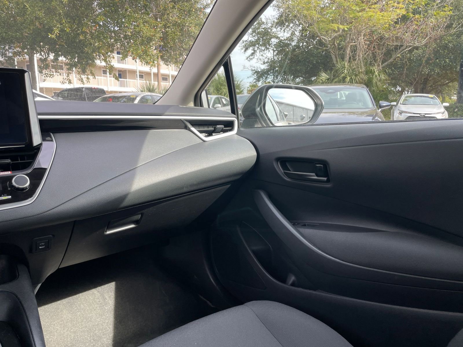 Thumbnail: 2025 Toyota Corolla - 33