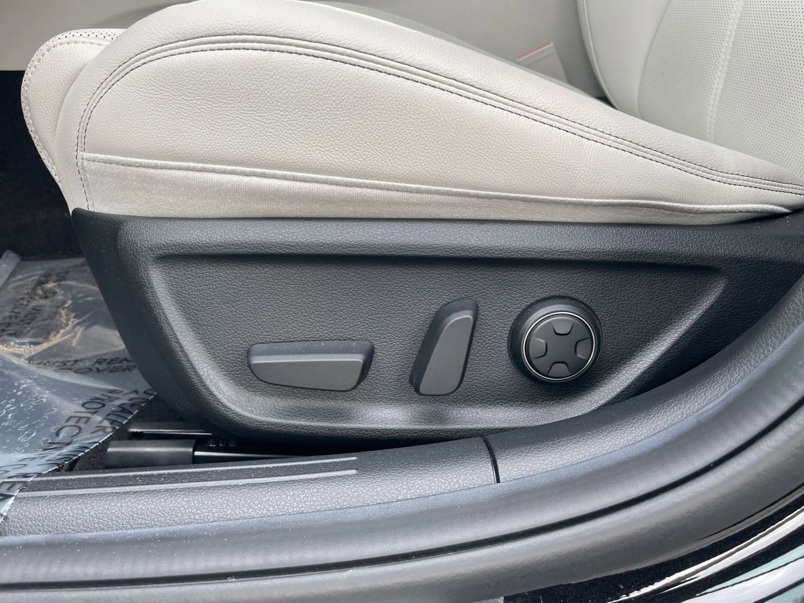 Thumbnail: 2025 Genesis G70 - 23