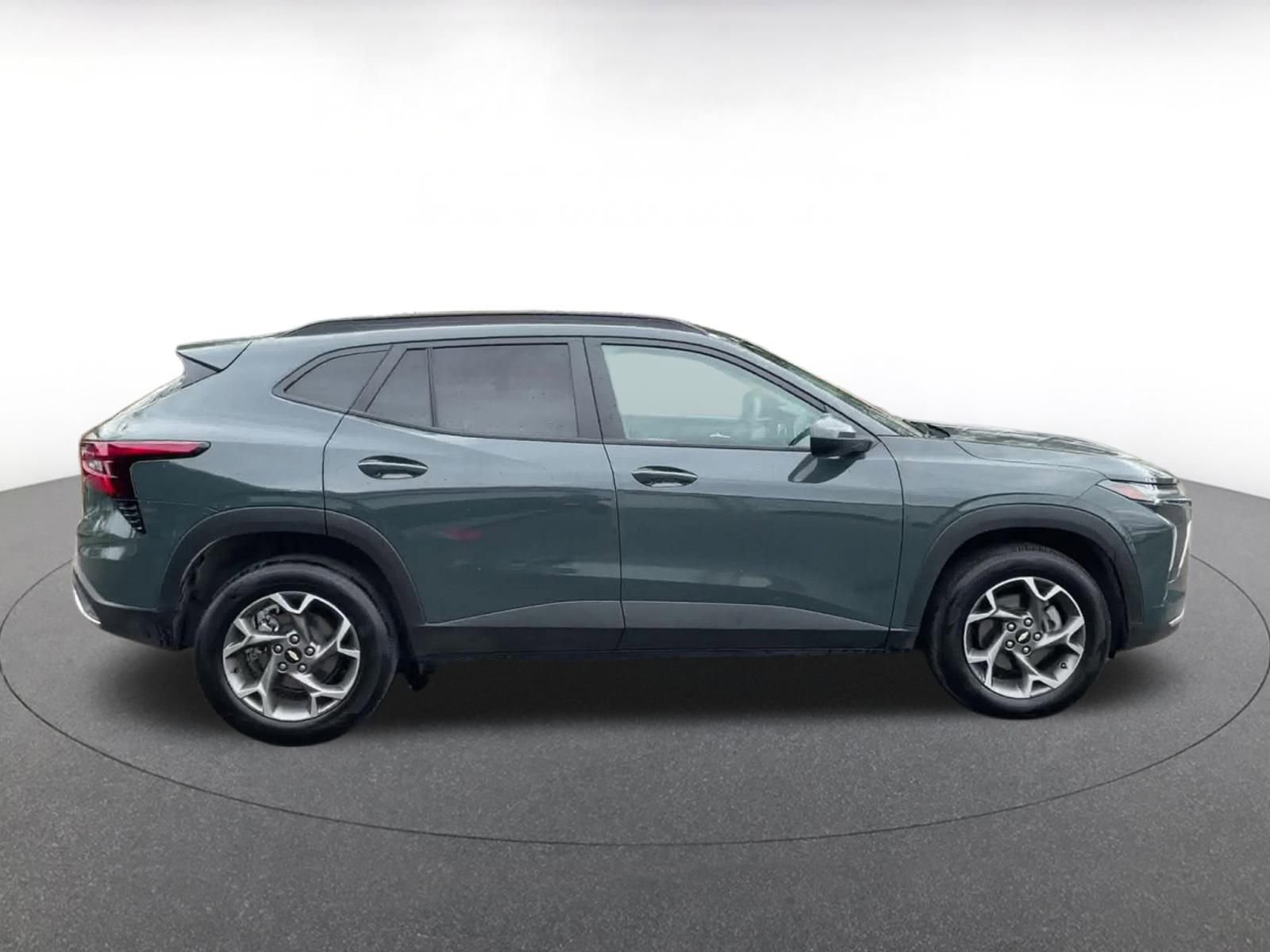 Thumbnail: 2025 Chevrolet Trax - 16