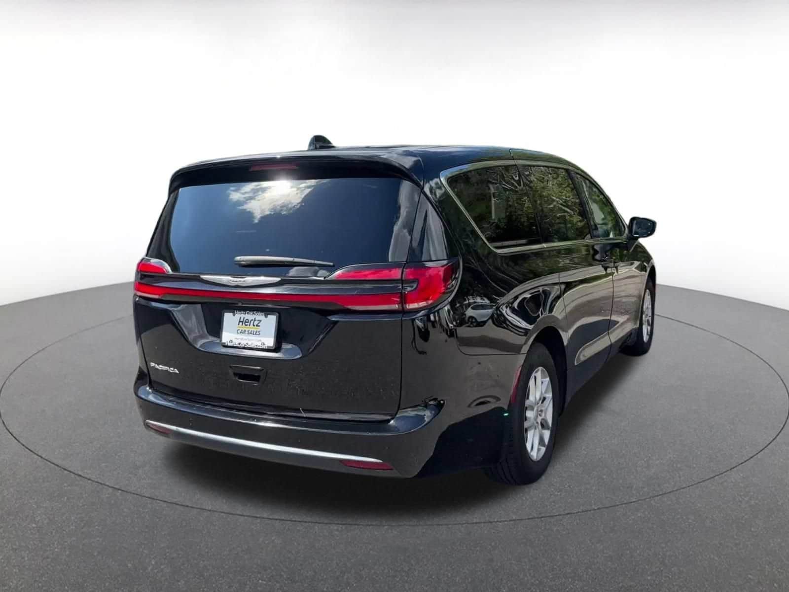 Thumbnail: 2024 Chrysler Pacifica - 13
