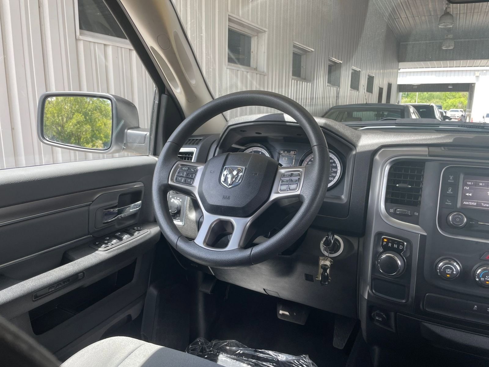 Thumbnail: 2022 RAM 1500 Classic - 32