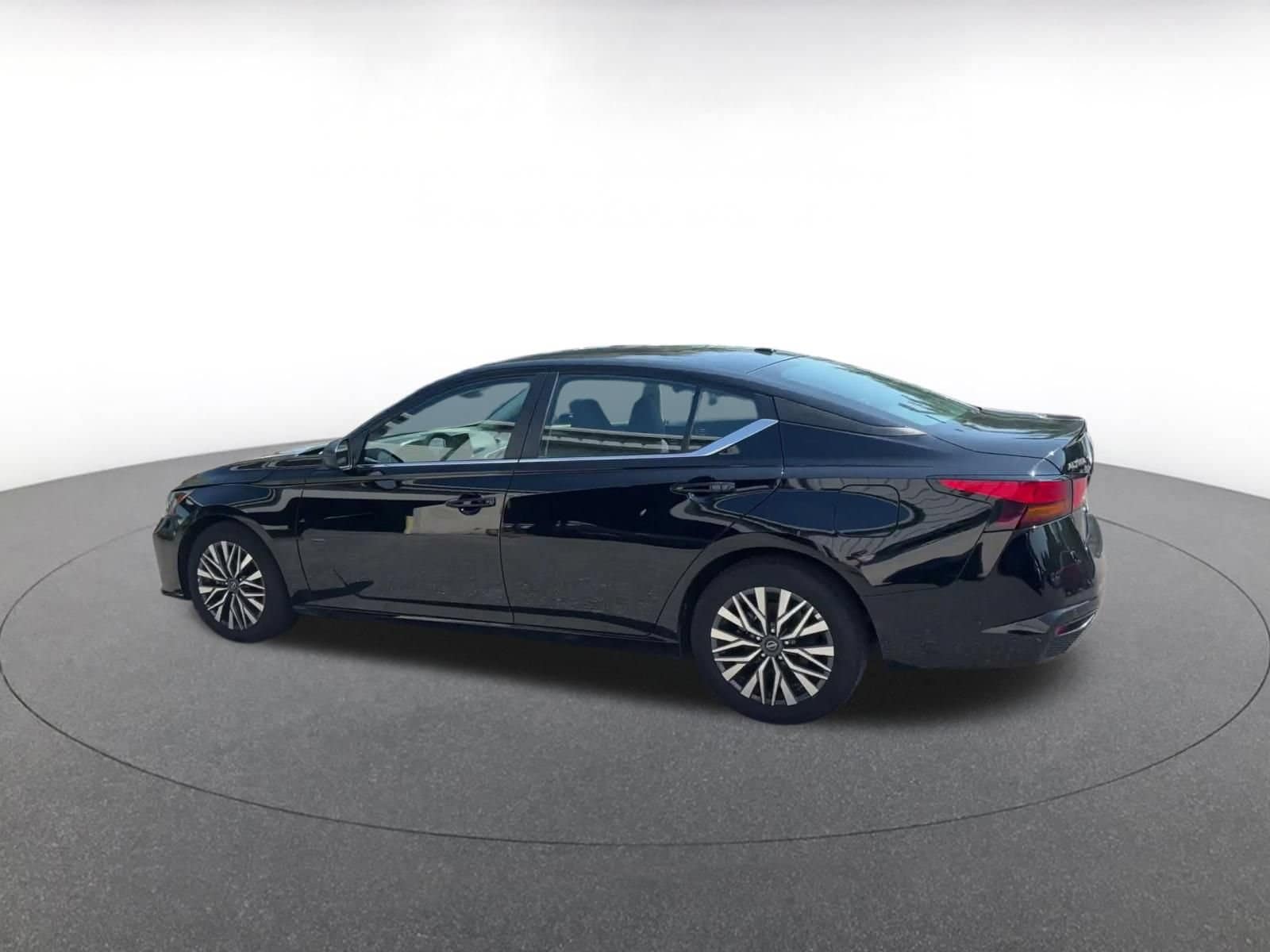 Thumbnail: 2026 Nissan Altima - 9