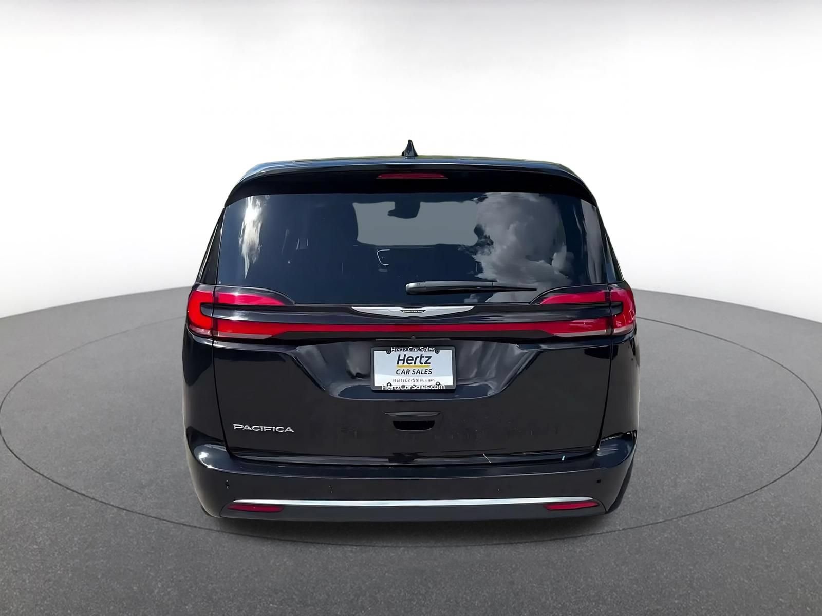 Thumbnail: 2024 Chrysler Pacifica - 10