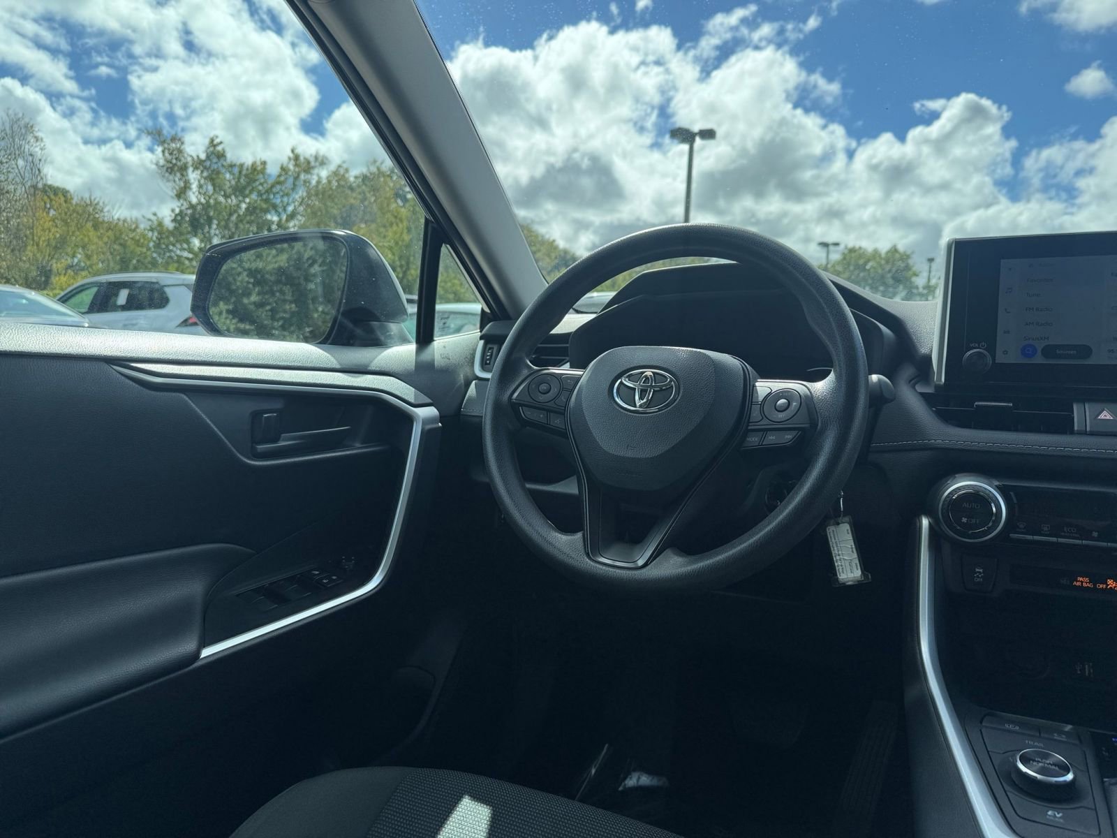 Thumbnail: 2025 Toyota RAV4 - 33