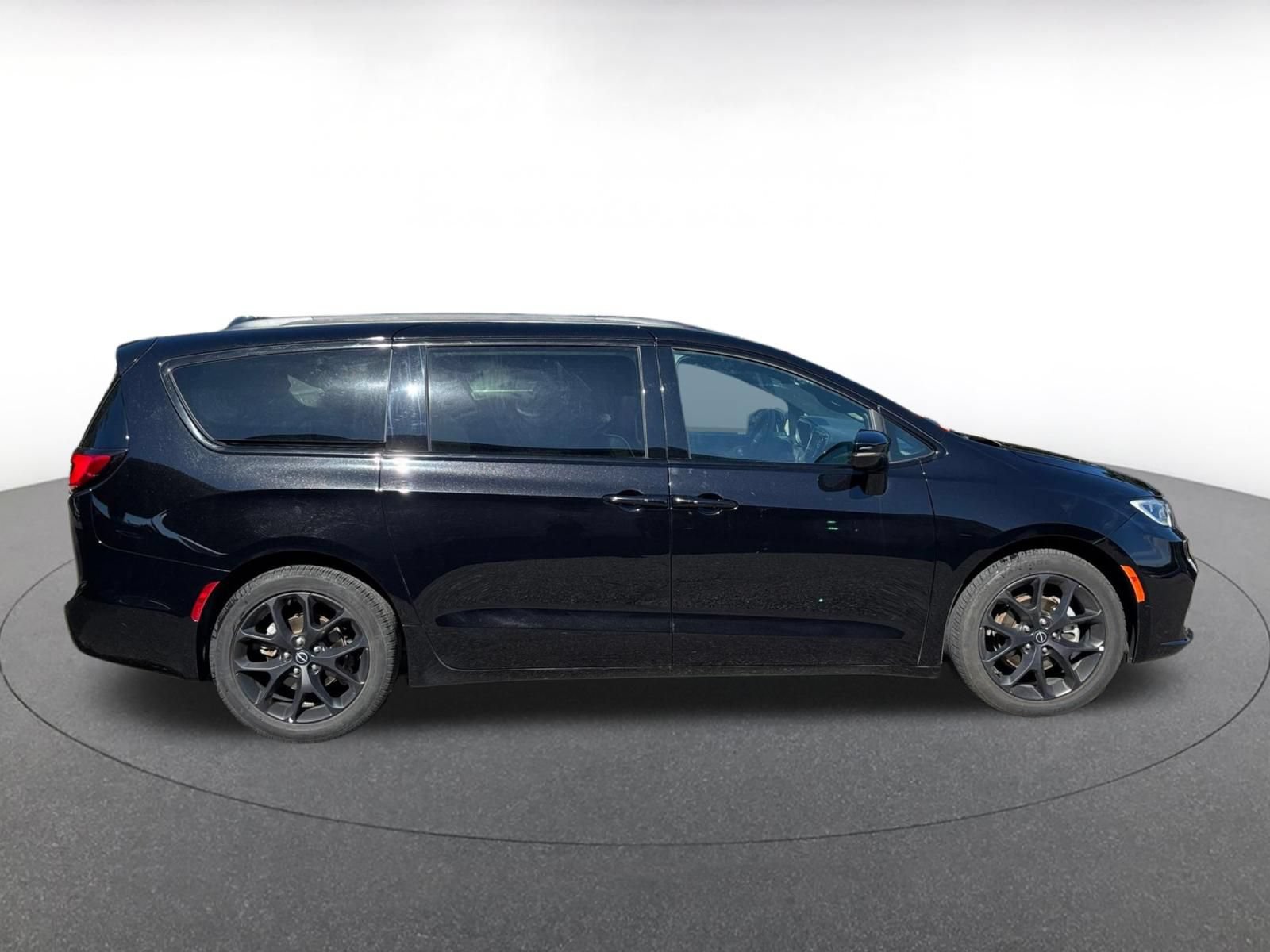 Thumbnail: 2025 Chrysler Pacifica - 12