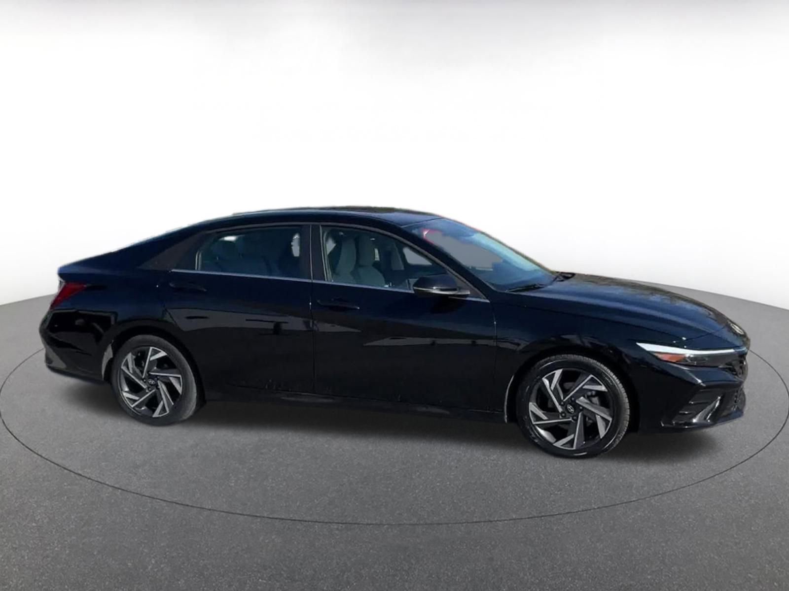 Thumbnail: 2025 Hyundai Elantra - 16