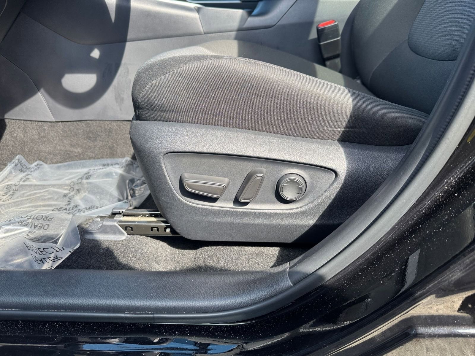 Thumbnail: 2025 Toyota RAV4 - 23