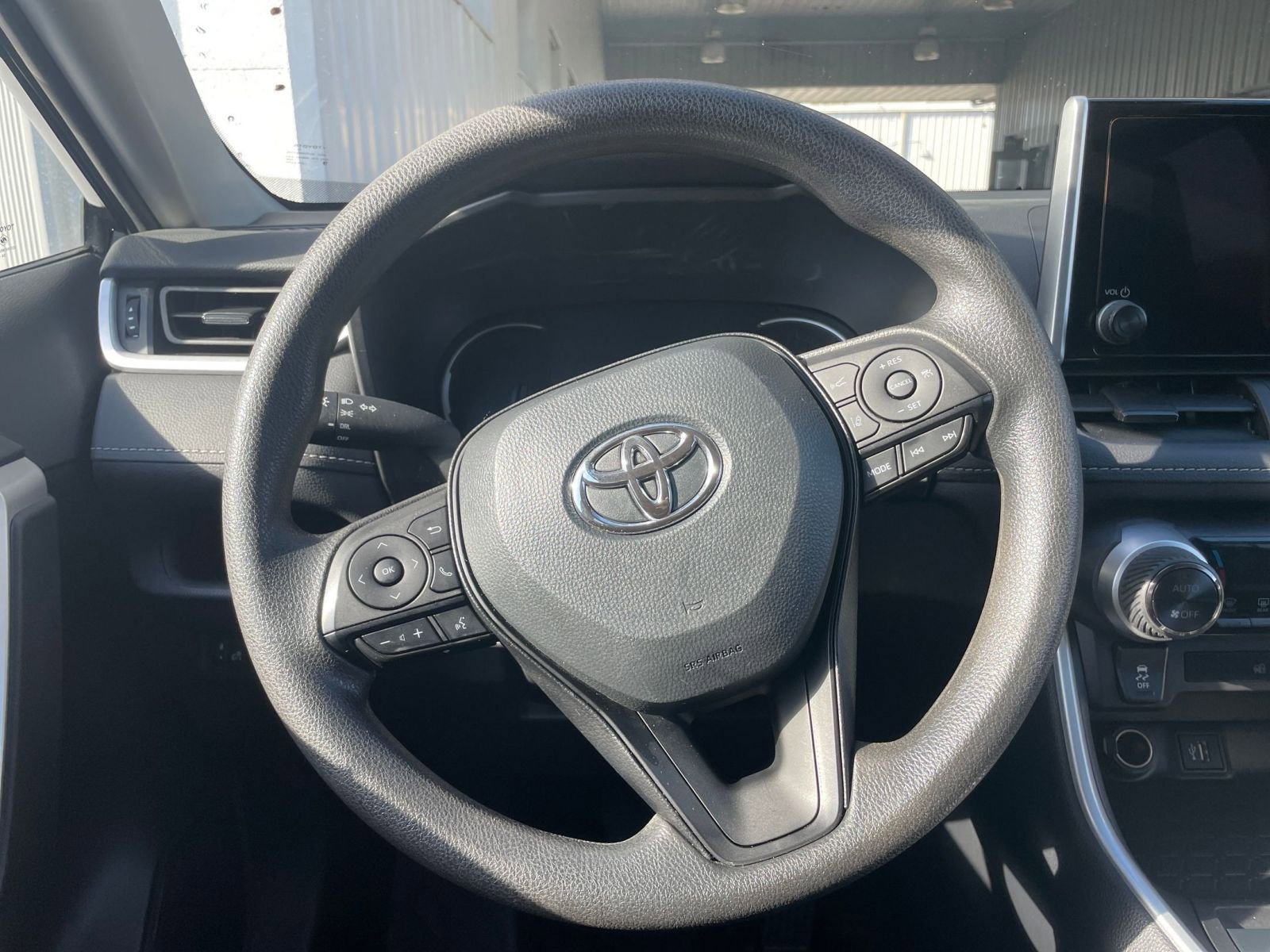 Thumbnail: 2025 Toyota RAV4 - 27