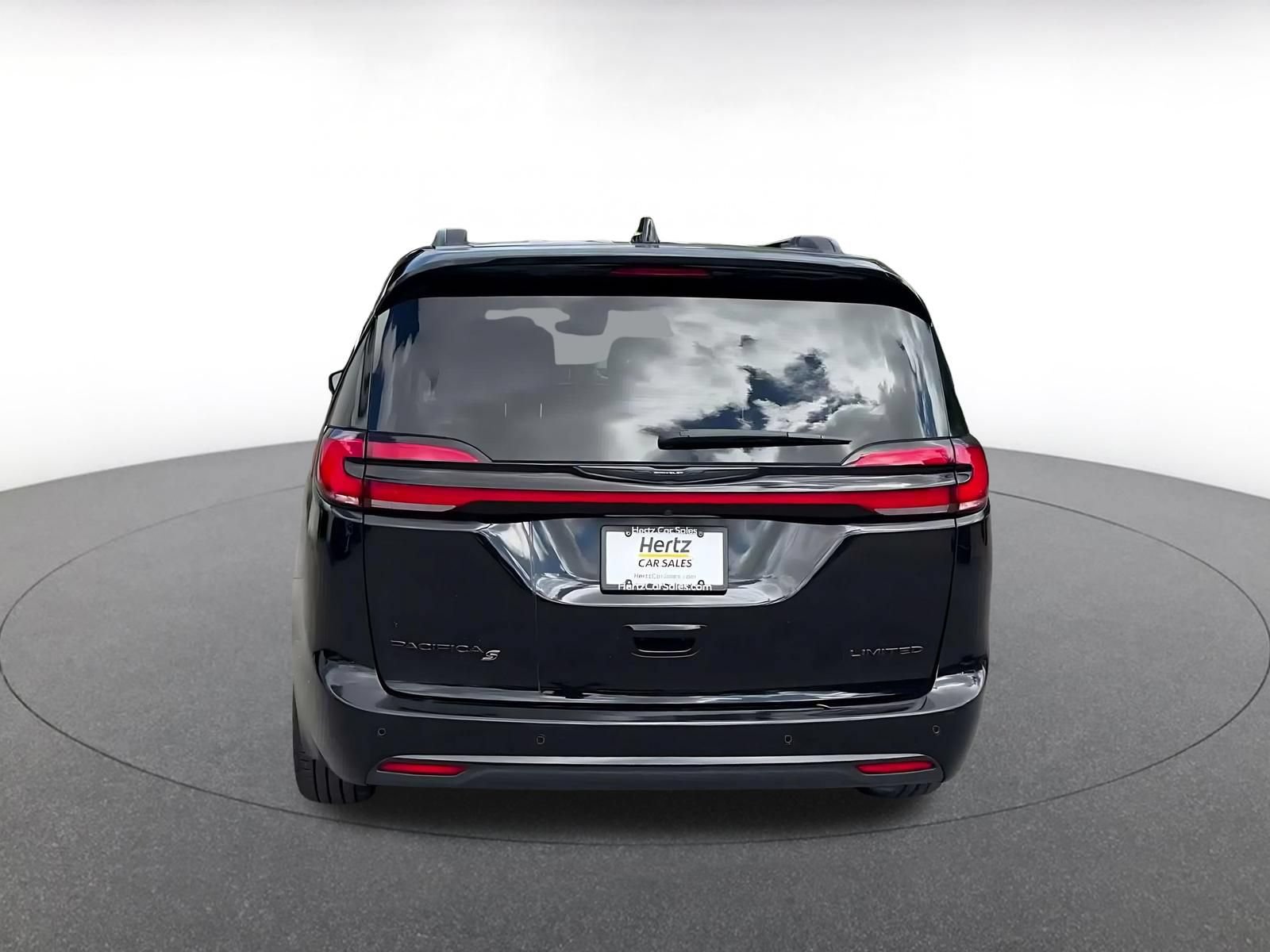 Thumbnail: 2025 Chrysler Pacifica - 9