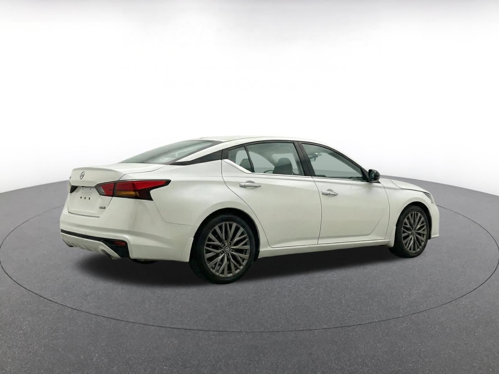 Thumbnail: 2025 Nissan Altima - 11