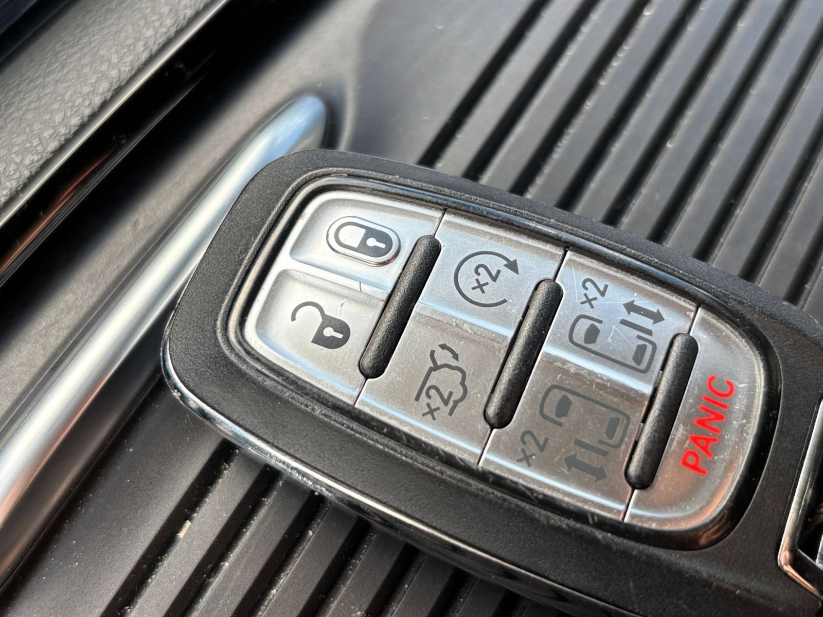 Thumbnail: 2025 Chrysler Pacifica - 18
