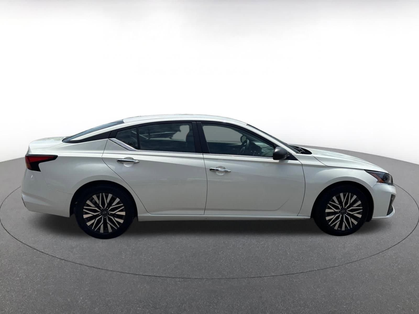 Thumbnail: 2025 Nissan Altima - 8