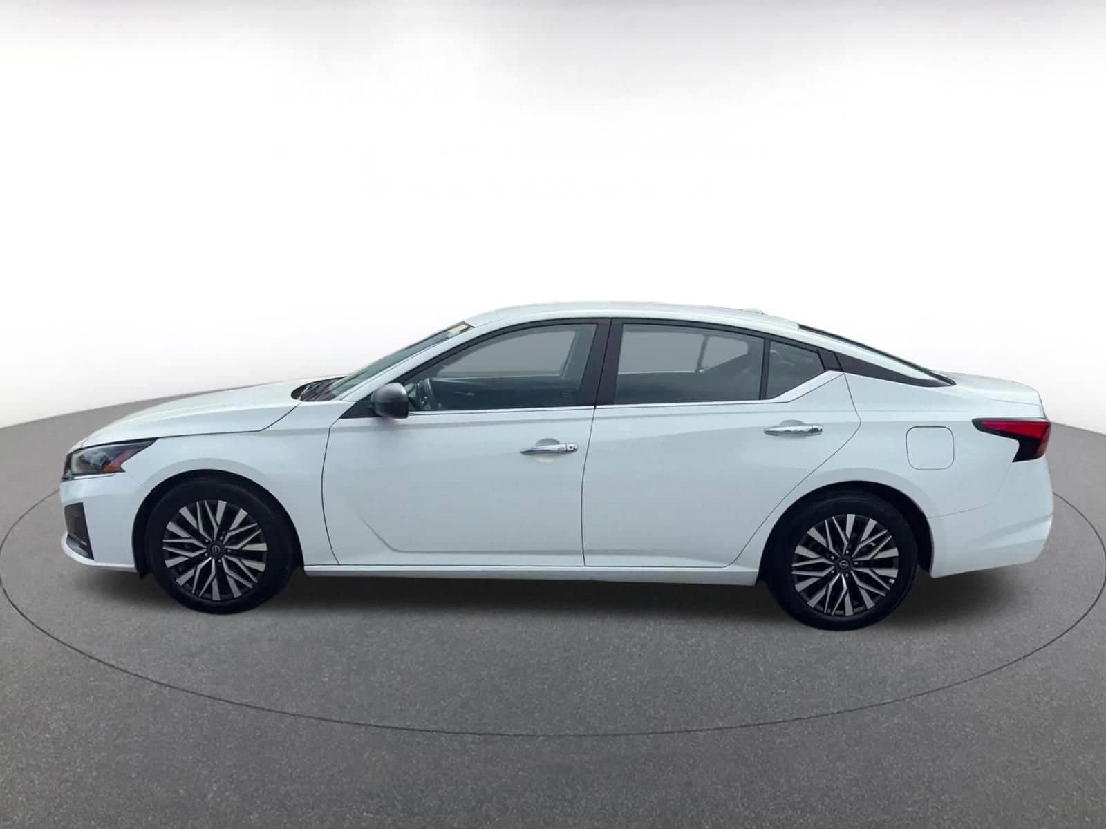 Thumbnail: 2025 Nissan Altima - 8