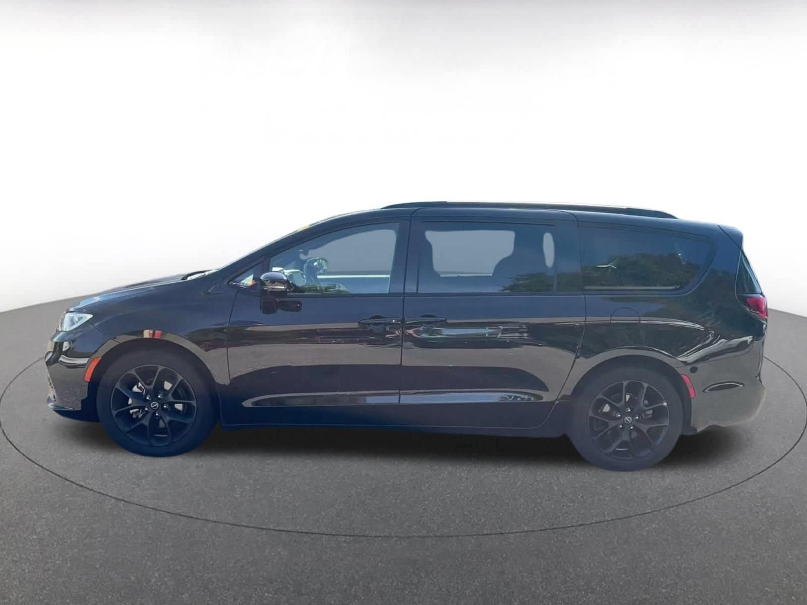 Thumbnail: 2025 Chrysler Pacifica - 6